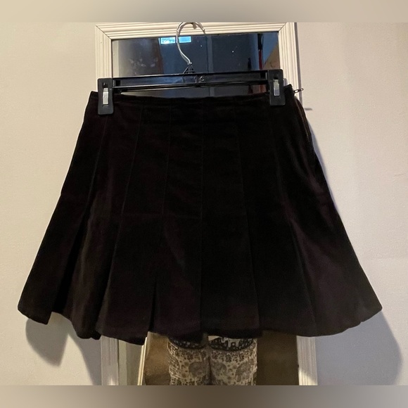 Women’s Black Pleated Mini Skirt. Clean and in Good Condition. Size Small. $7 - Picture 5 of 5